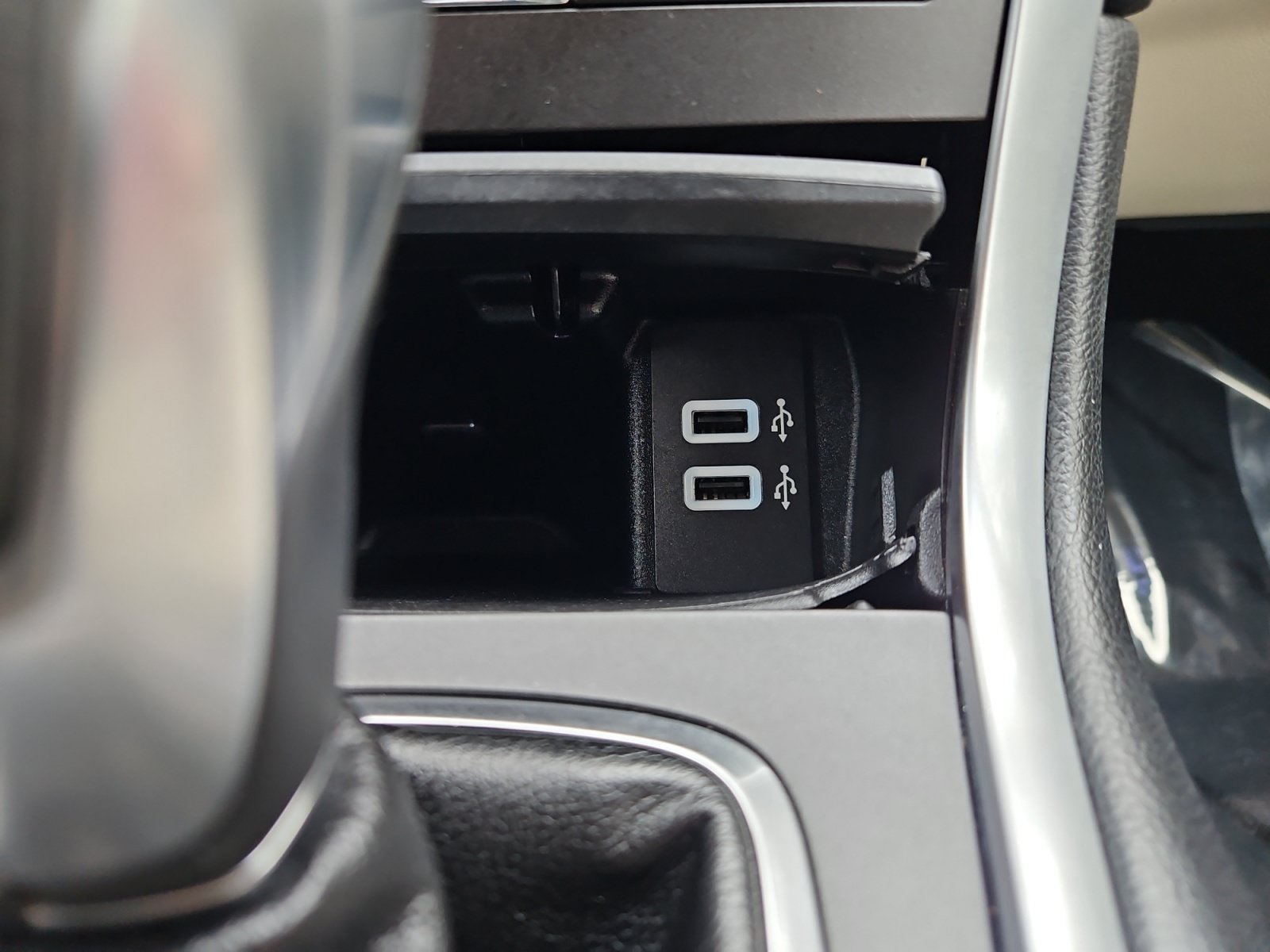 Used 2018 Ford Edge Titanium FWD image 23