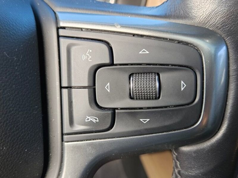 Used 2021 Chevrolet Tahoe Premier w/ Premium Package image 24