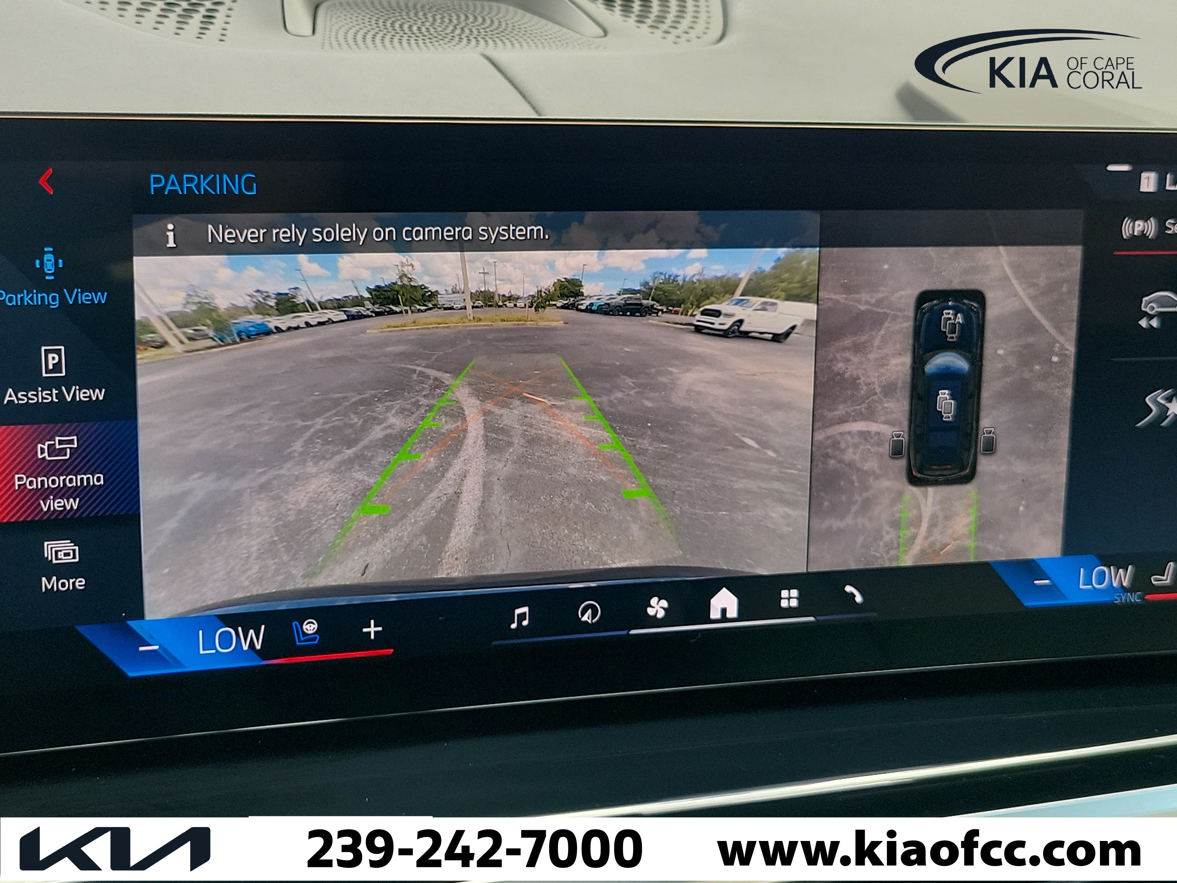 Used 2025 BMW X7 M60i AWD/4WD image 30