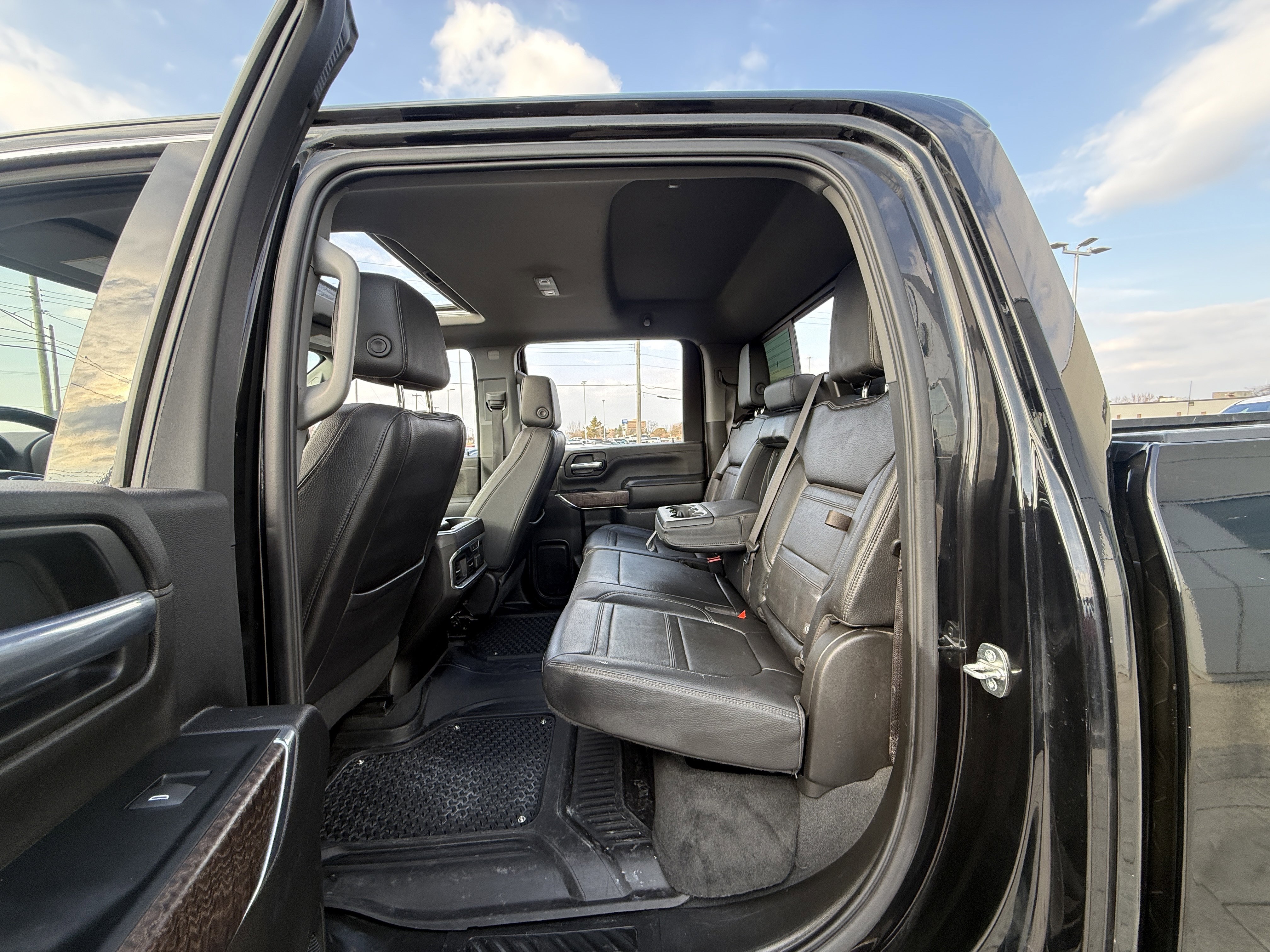 Used 2023 GMC Sierra 2500 Denali w/ Denali Black Diamond Edition AWD/4WD image 27