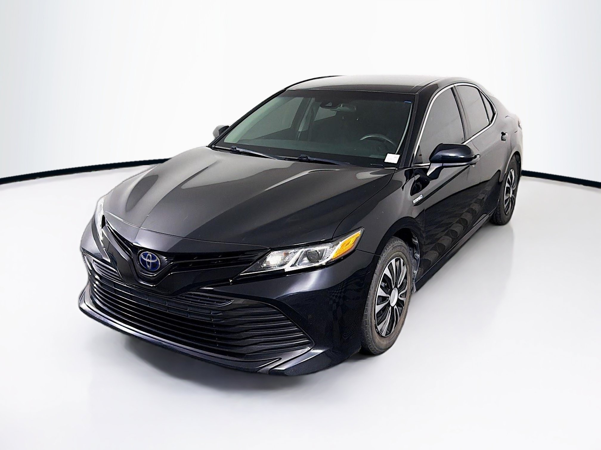 Used 2018 Toyota Camry LE FWD image 3