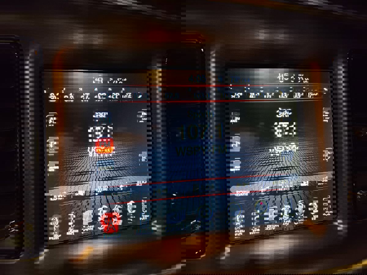 Used 2015 Dodge Challenger R/T Plus image 33