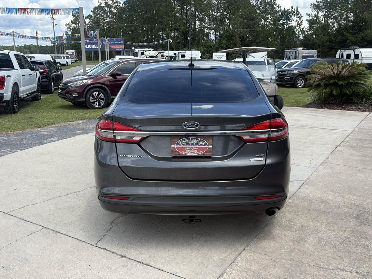 Used 2017 Ford Fusion SE w/ Fusion SE Technology Package FWD image 6