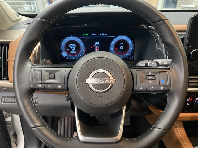 Used 2024 Nissan Pathfinder Platinum image 14