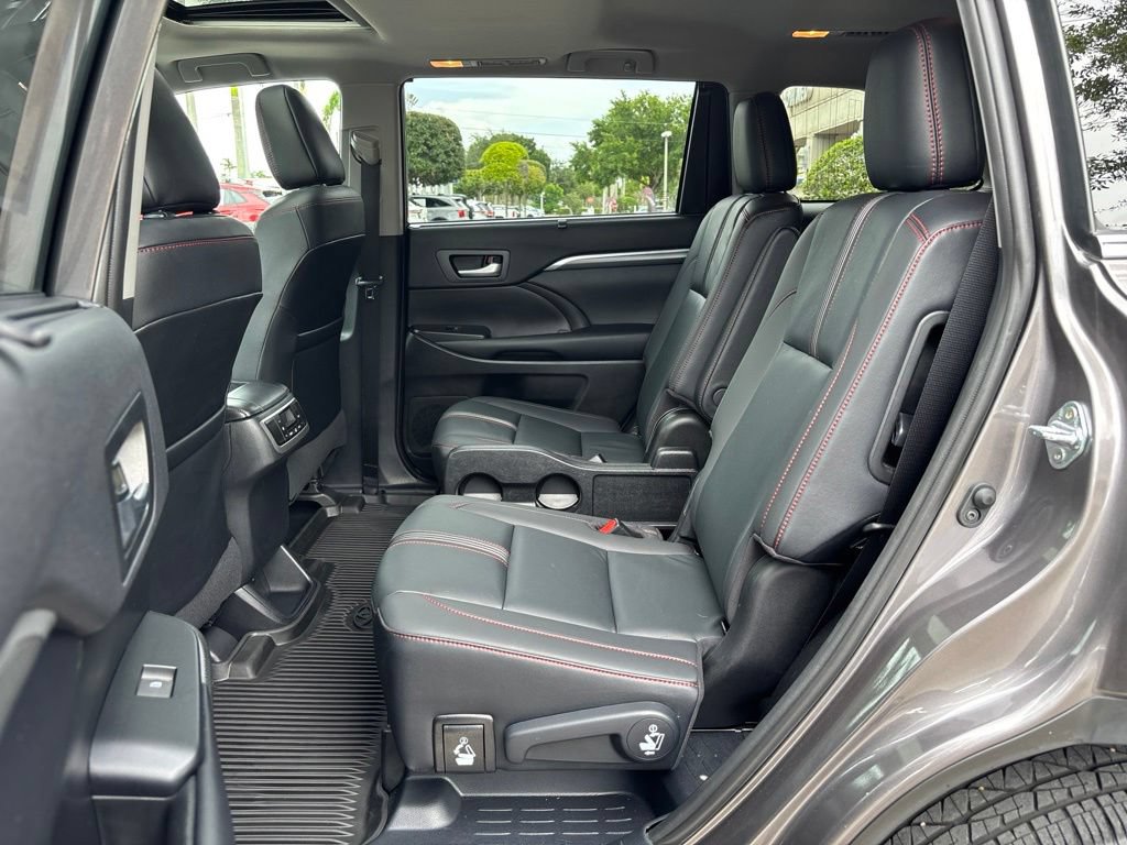 Used 2019 Toyota Highlander SE AWD/4WD image 19