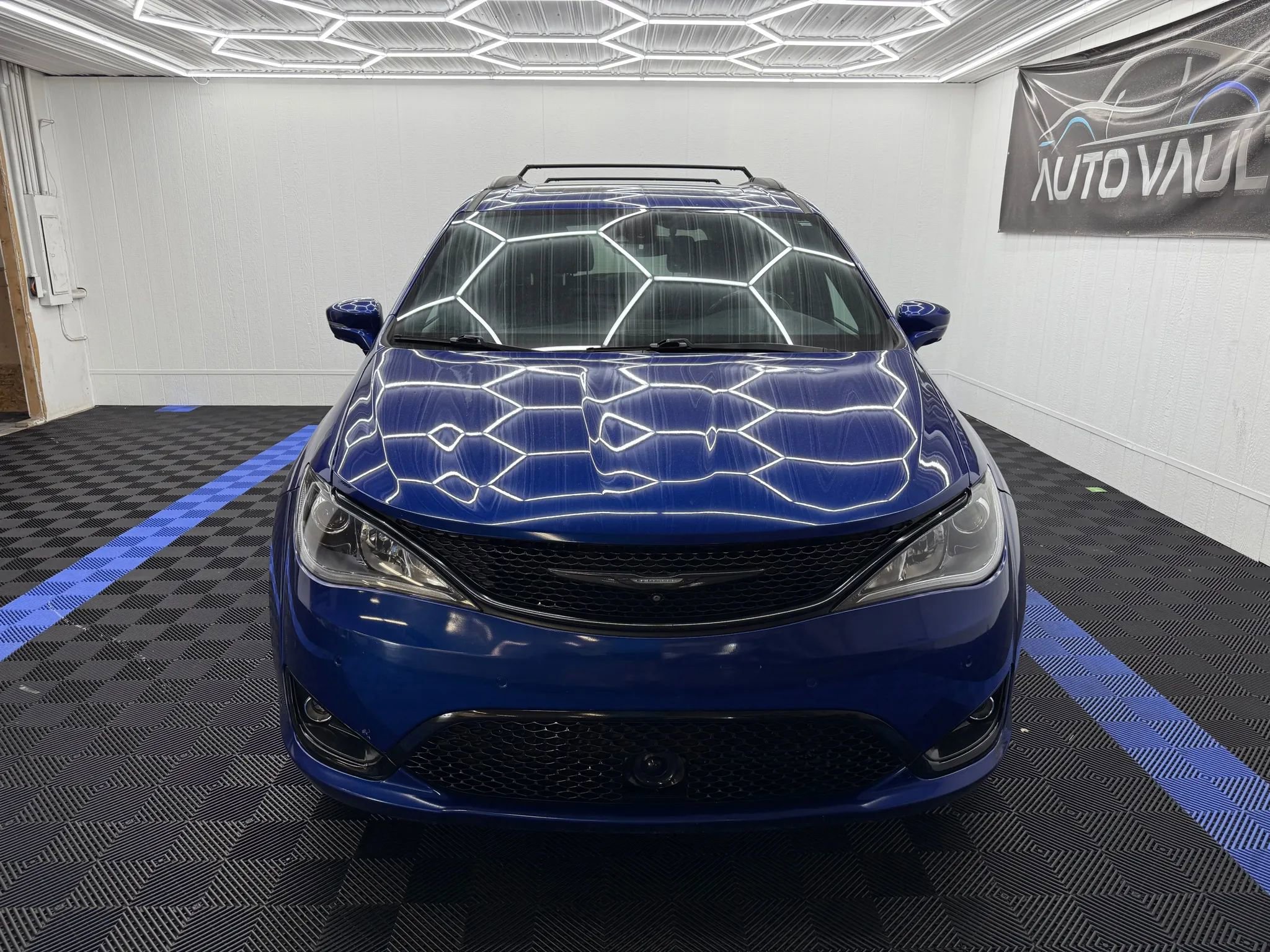 Used 2018 Chrysler Pacifica Limited w/ Advanced Safetytec Group image 4