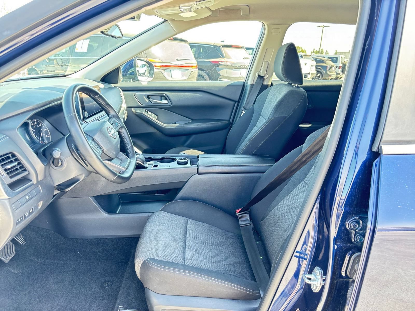Used 2025 Nissan Rogue SV AWD/4WD image 53
