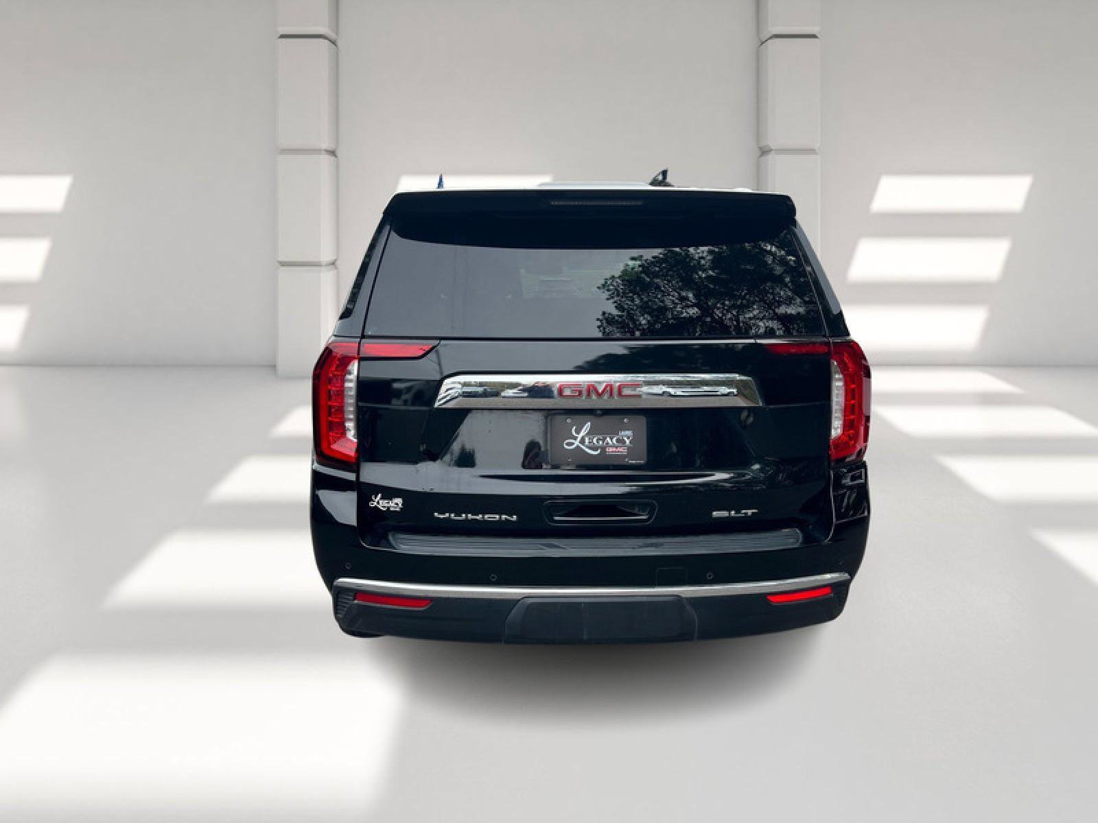 Used 2024 GMC Yukon SLT w/ SLT Luxury Package image 6