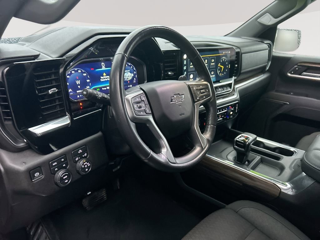 Used 2022 Chevrolet Silverado 1500 RST w/ Z71 Off-Road Package AWD/4WD image 16