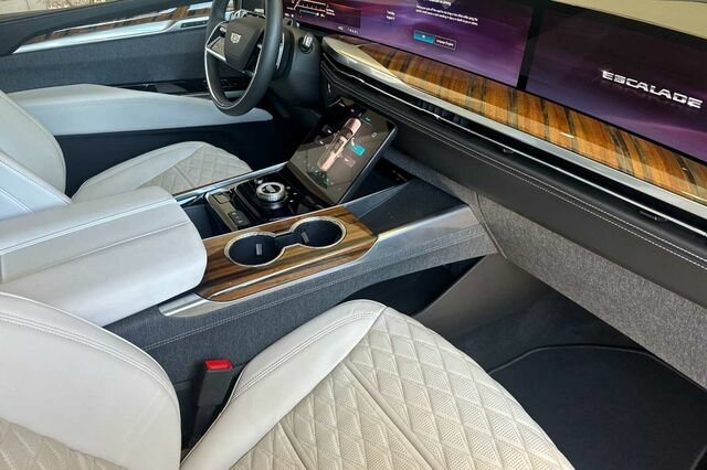 Certified 2026 Cadillac Escalade Platinum Sport AWD/4WD image 16