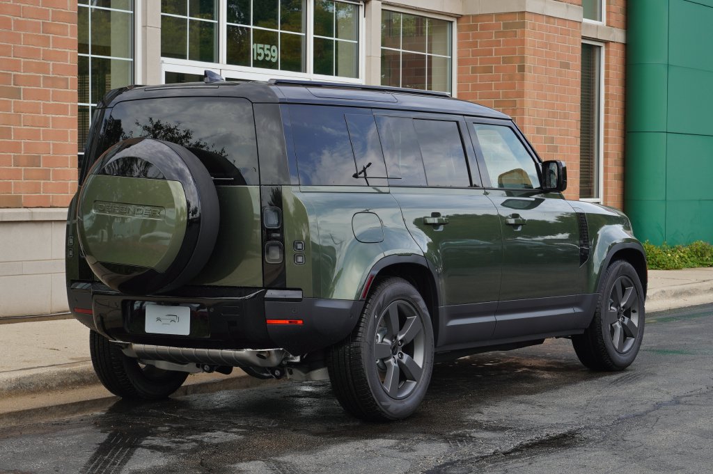 New 2026 Land Rover Defender 110 S AWD/4WD image 6