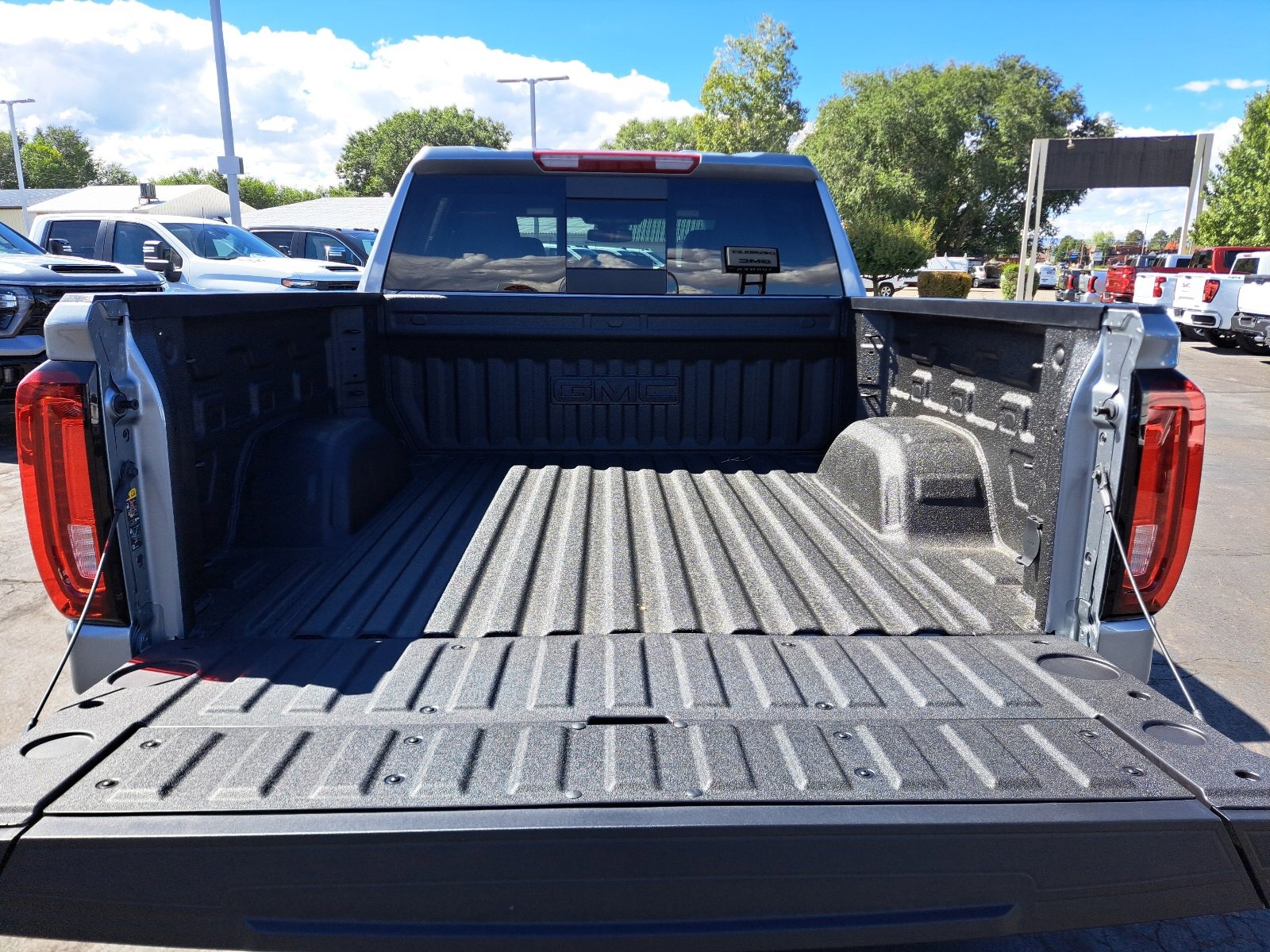 New 2026 GMC Sierra 1500 SLT w/ SLT Premium Package image 7