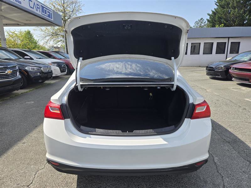 Used 2016 Chevrolet Malibu LT w/ Leather Package image 12