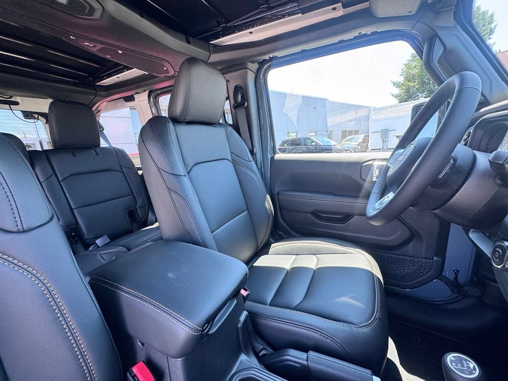 New 2026 Jeep Wrangler Unlimited Sahara w/ Safety Group AWD/4WD image 19