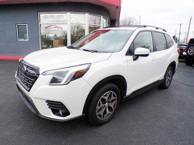 Used 2023 Subaru Forester Premium image 1