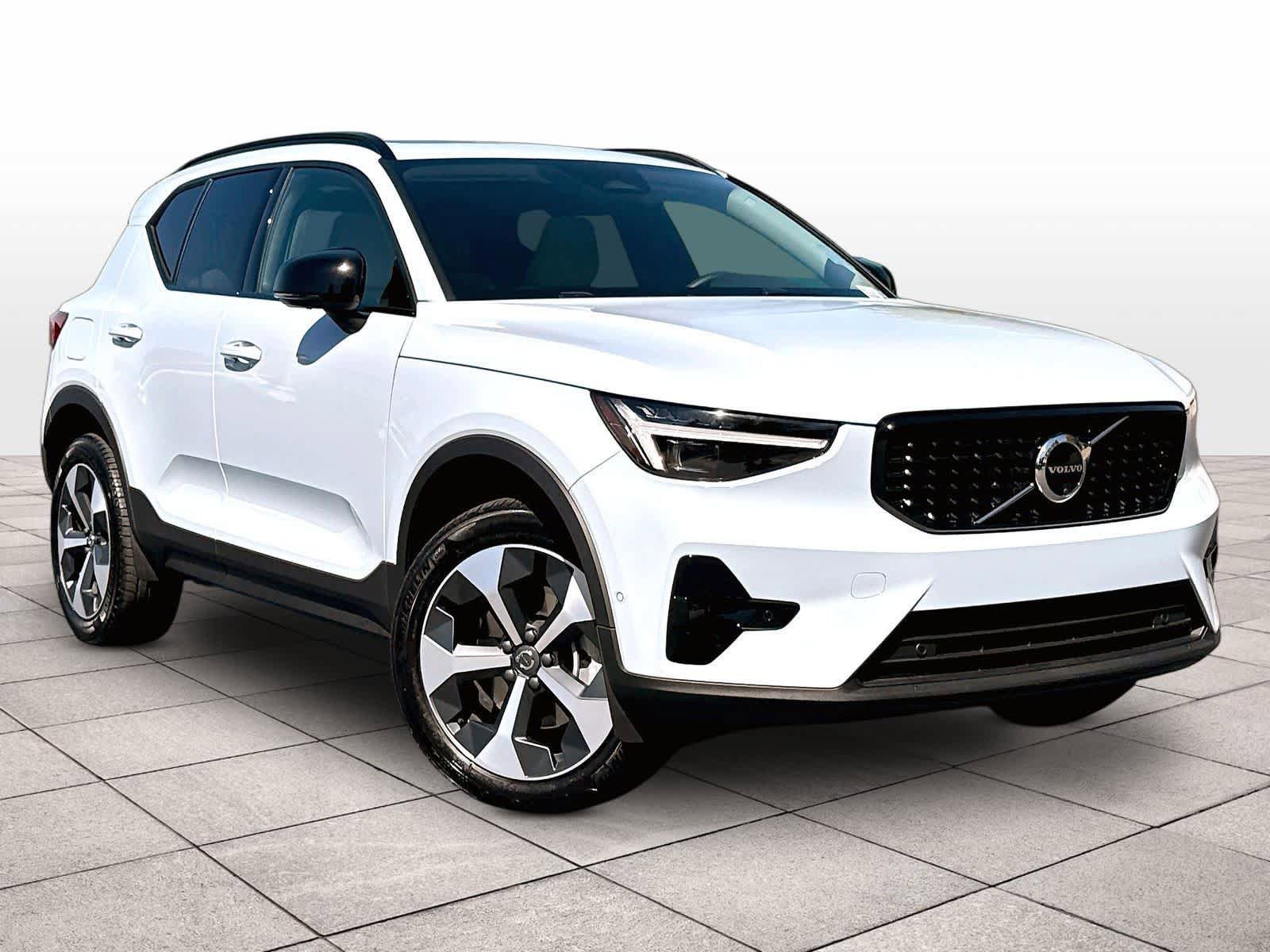 Used 2026 Volvo XC40 B5 Plus w/ Protection Package Premier AWD/4WD image 2