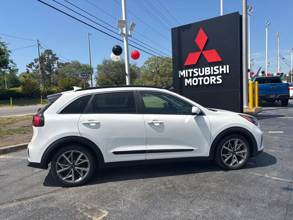 Used 2022 Kia Niro Touring Special Edition FWD image 2