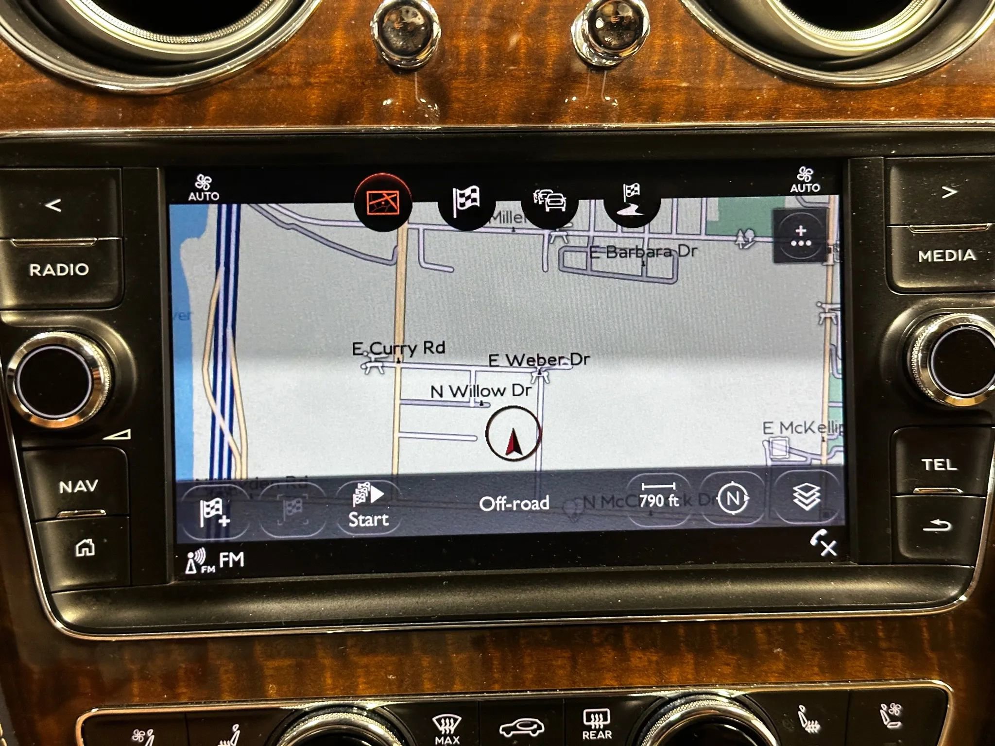 Used 2017 Bentley Bentayga image 36