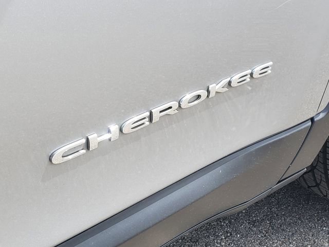 Used 2016 Jeep Cherokee Limited AWD/4WD image 6