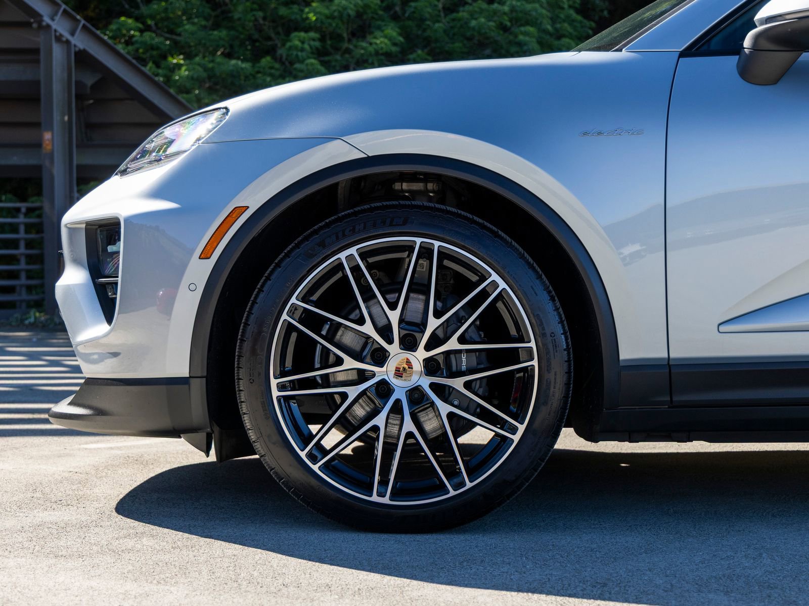 Certified 2025 Porsche Macan Electric RWD image 13