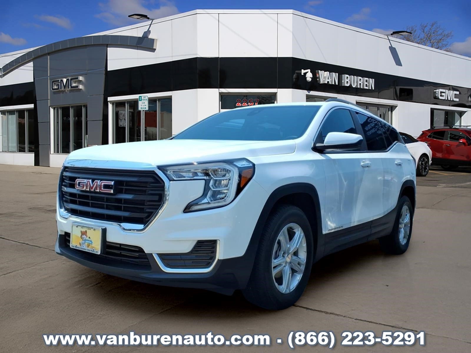 Used 2024 GMC Terrain SLE w/ Driver Convenience Package AWD/4WD image 1