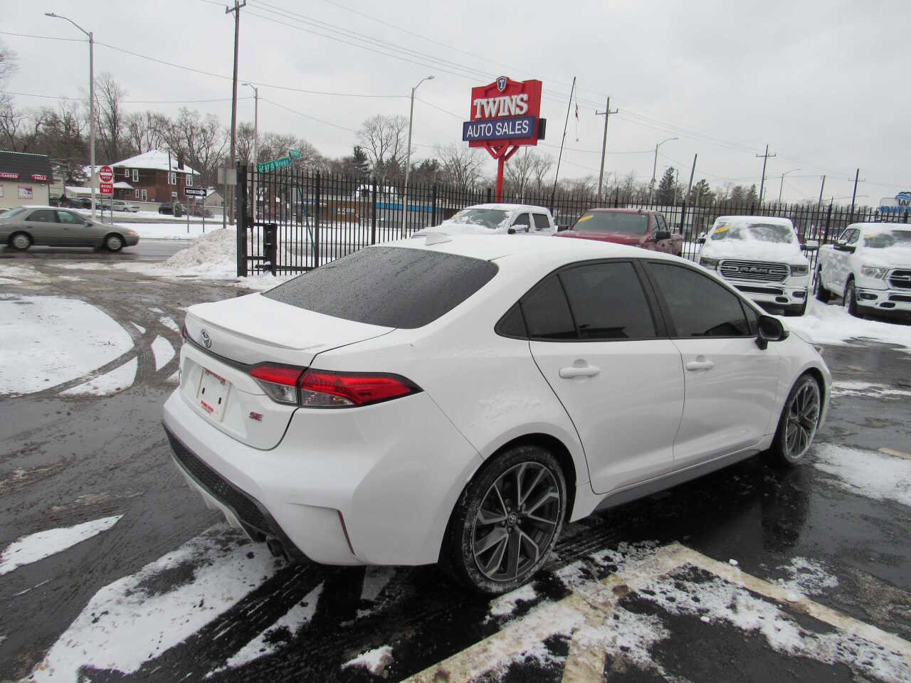 Used 2021 Toyota Corolla SE w/ Carpet Mat Package (TMS) FWD image 5