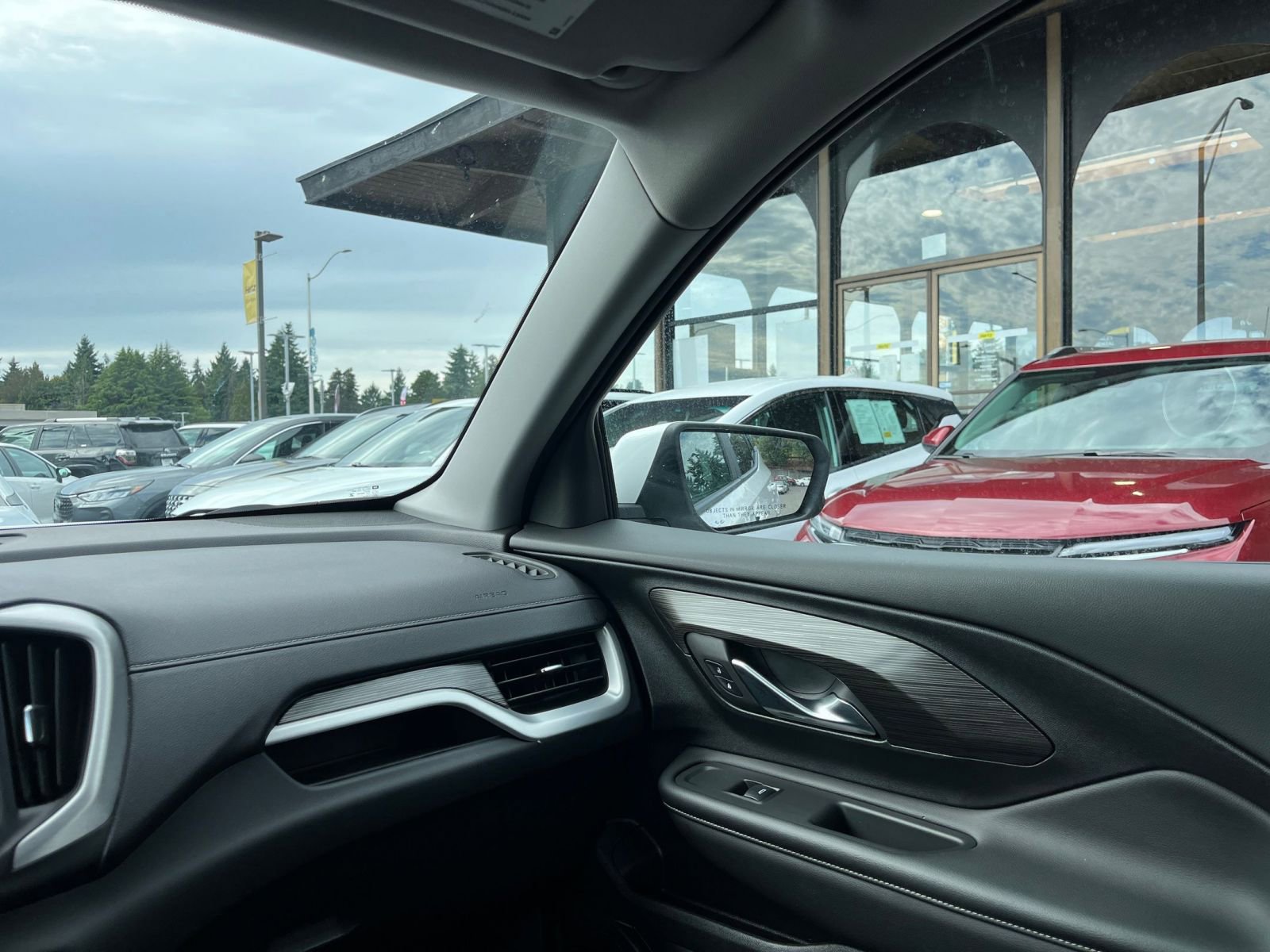 Used 2024 GMC Terrain SLE image 39