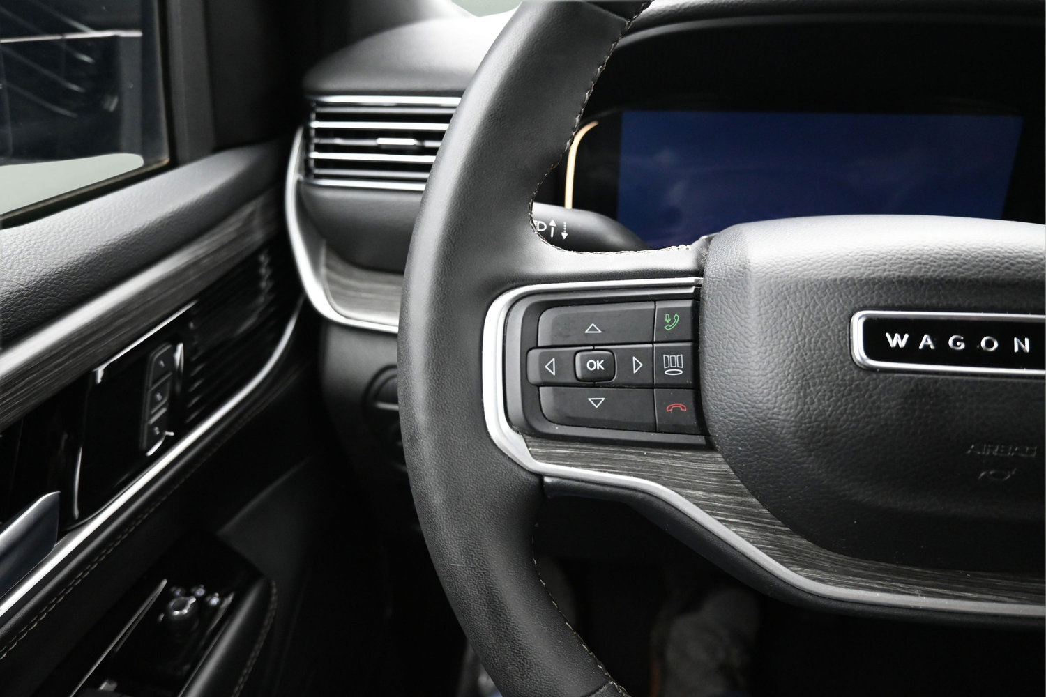 Used 2024 Jeep Wagoneer Series II AWD/4WD image 18