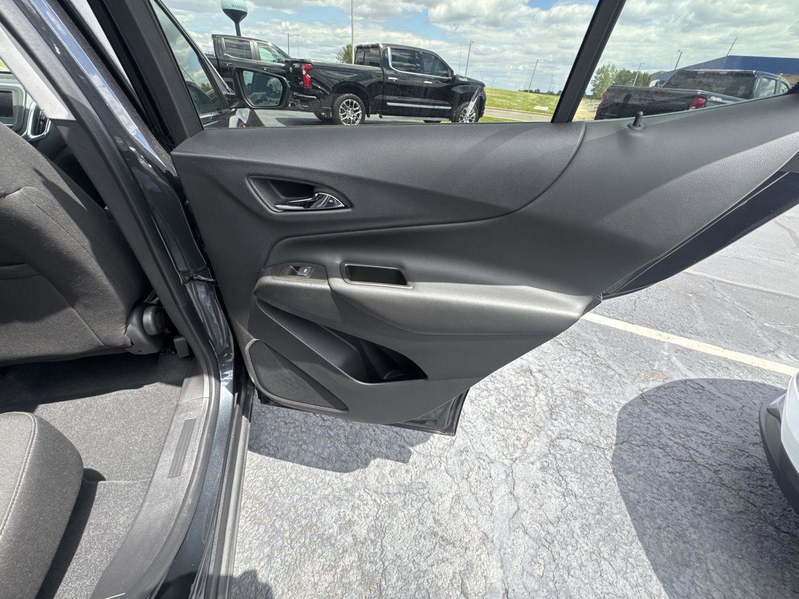 Used 2023 Chevrolet Equinox LT FWD image 16