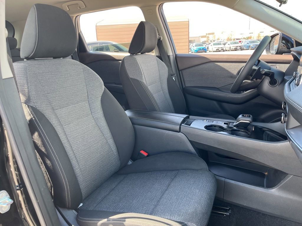 Used 2023 Nissan Rogue SV image 27