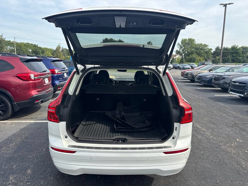Used 2023 Volvo XC60 B5 Core w/ Climate Package AWD/4WD image 7