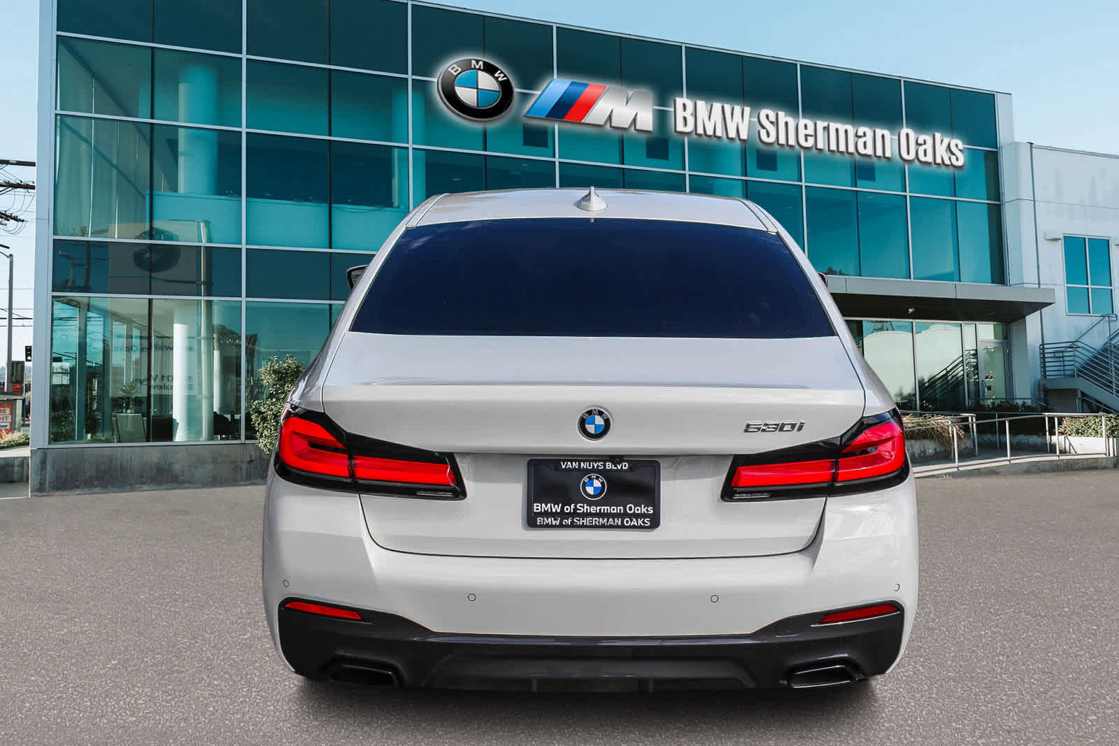 Certified 2022 BMW 530i w/ M Sport Package image 5