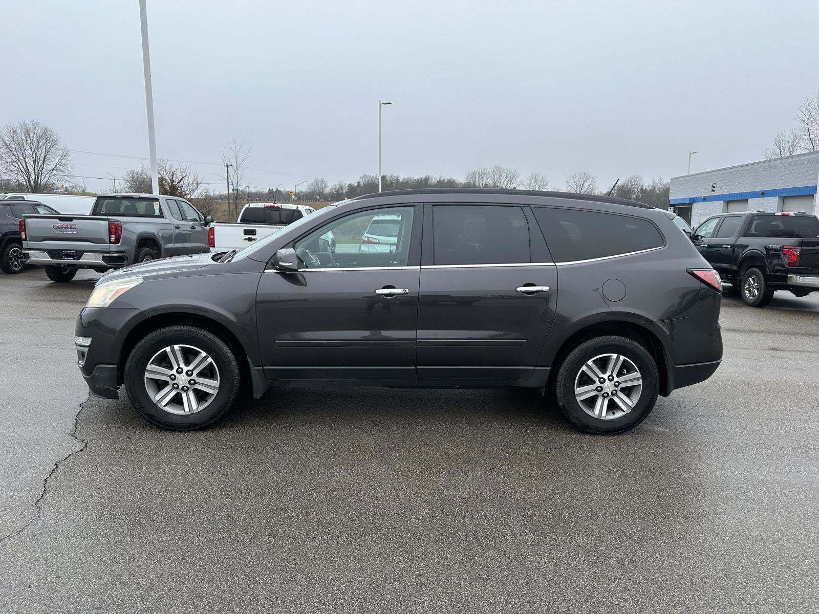Used 2016 Chevrolet Traverse LT image 2