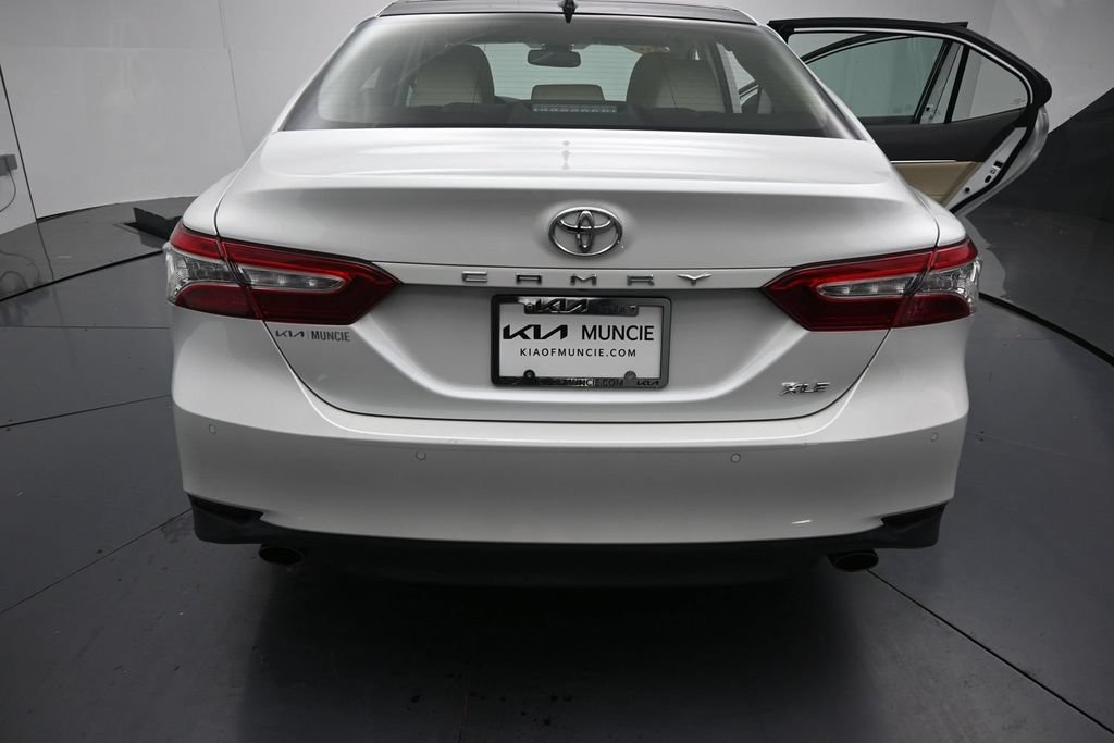 Used 2018 Toyota Camry XLE FWD image 9