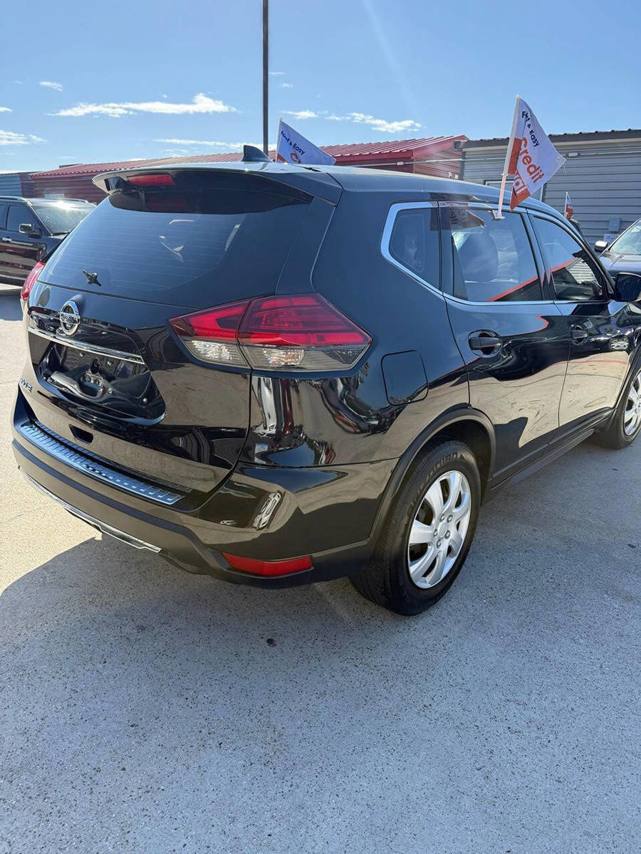 Used 2017 Nissan Rogue S image 5