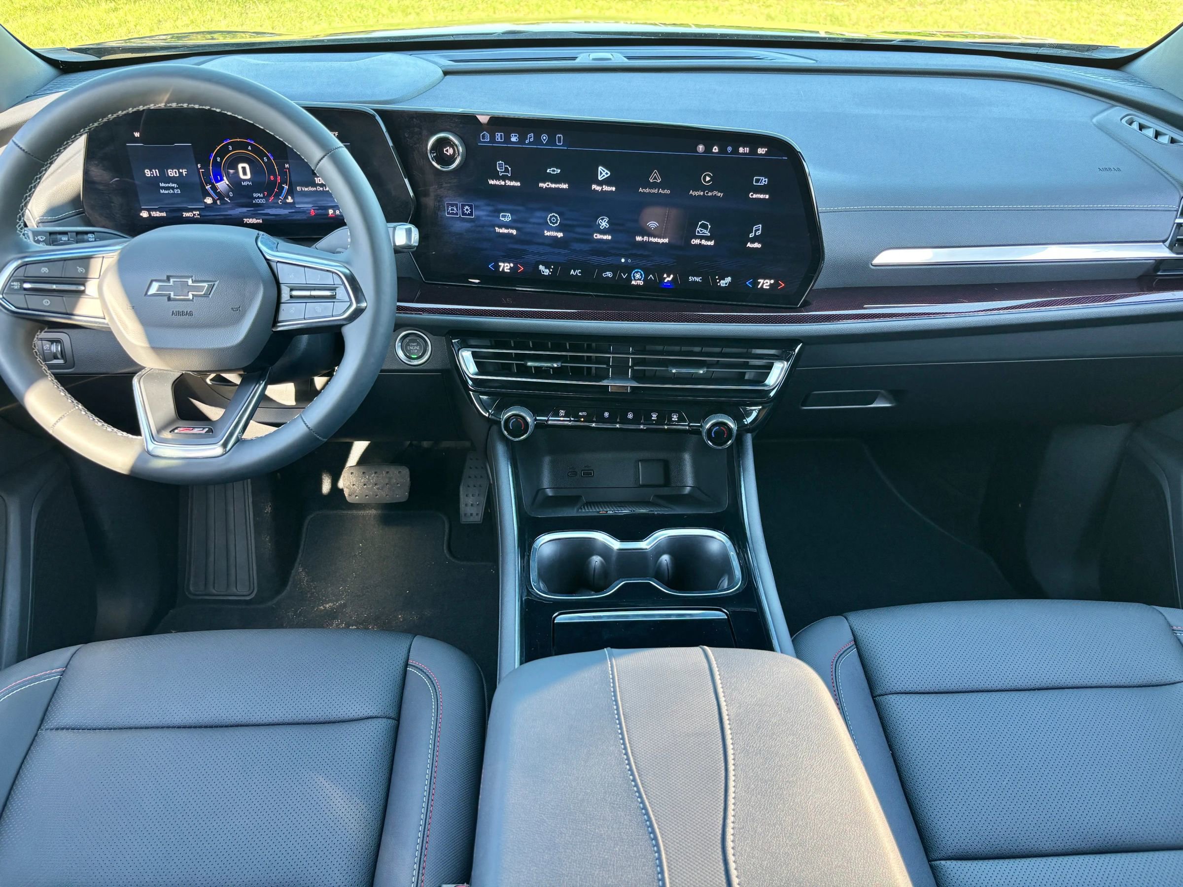 Used 2026 Chevrolet Traverse Z71 image 12