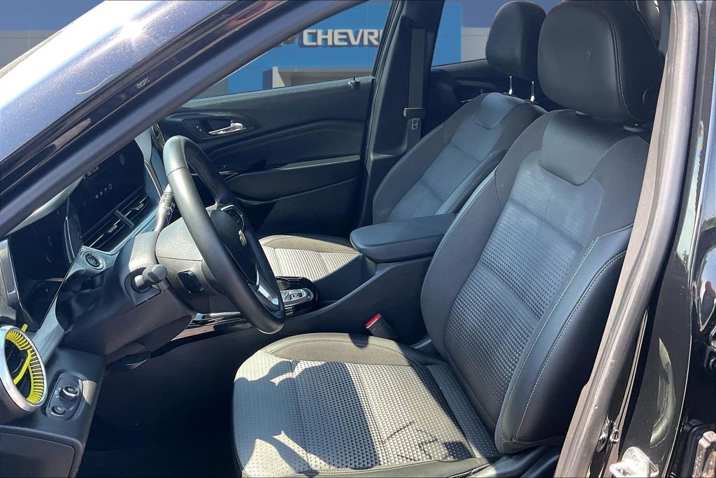 Used 2024 Chevrolet Trax LT w/ Driver Confidence Package FWD image 21