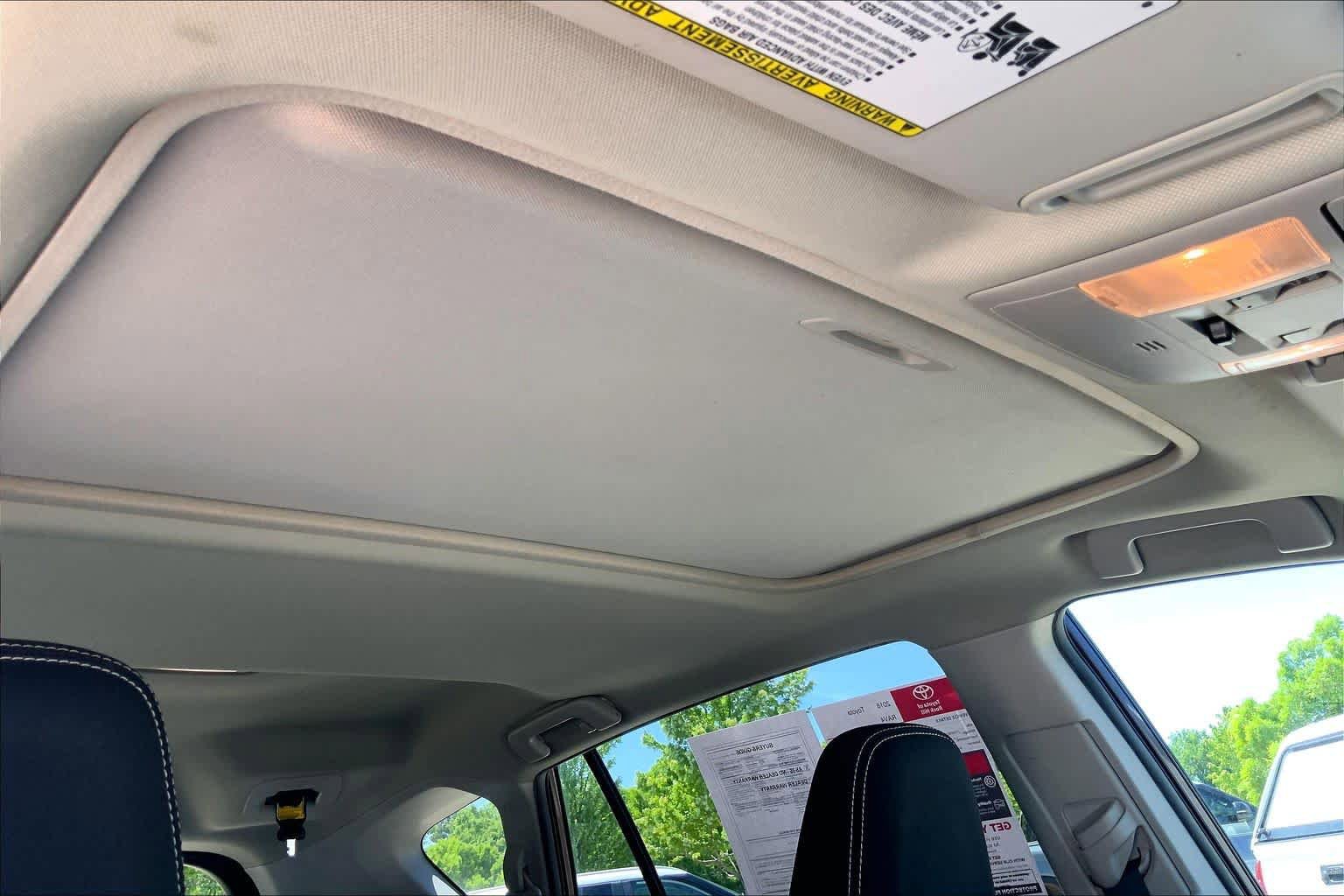 Used 2018 Toyota RAV4 XLE AWD/4WD image 14