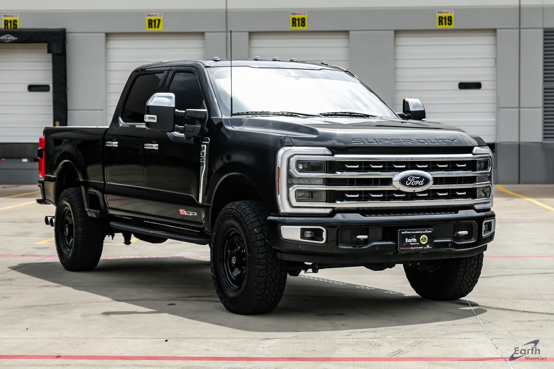 Used 2024 Ford F350 Platinum w/ Tremor Off-Road Package AWD/4WD image 23