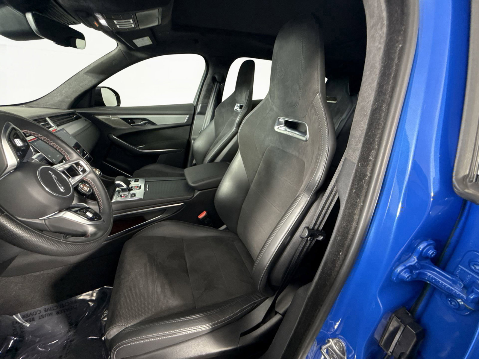 Used 2021 Jaguar F-PACE SVR image 11