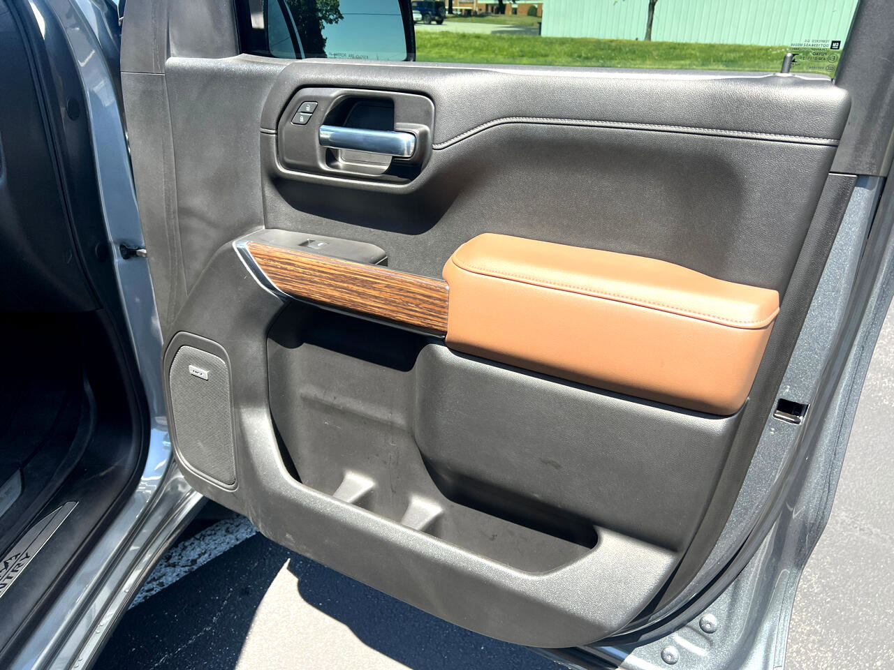 Used 2020 Chevrolet Silverado 1500 High Country w/ Technology Package image 15