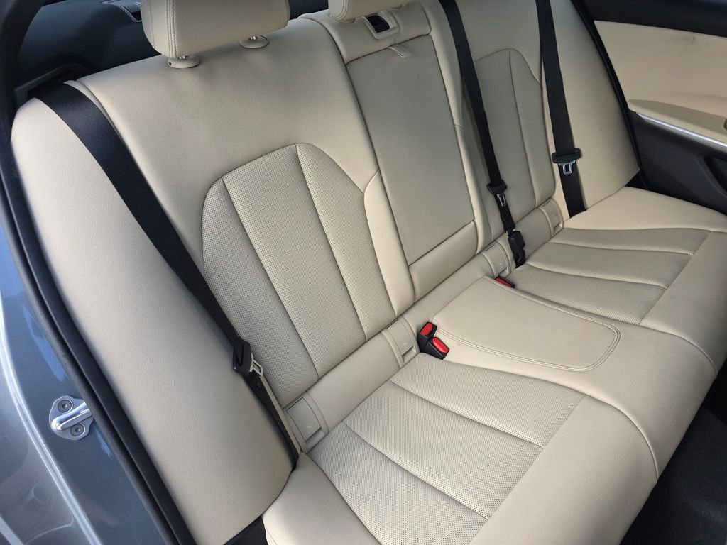 Certified 2024 BMW 330i Sedan w/ Convenience Package RWD image 24