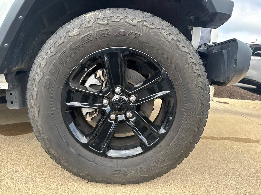 Used 2023 Jeep Wrangler Unlimited Sahara AWD/4WD image 24