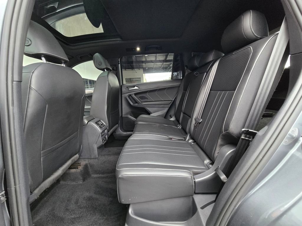 Used 2022 Volkswagen Tiguan SE R-Line image 20
