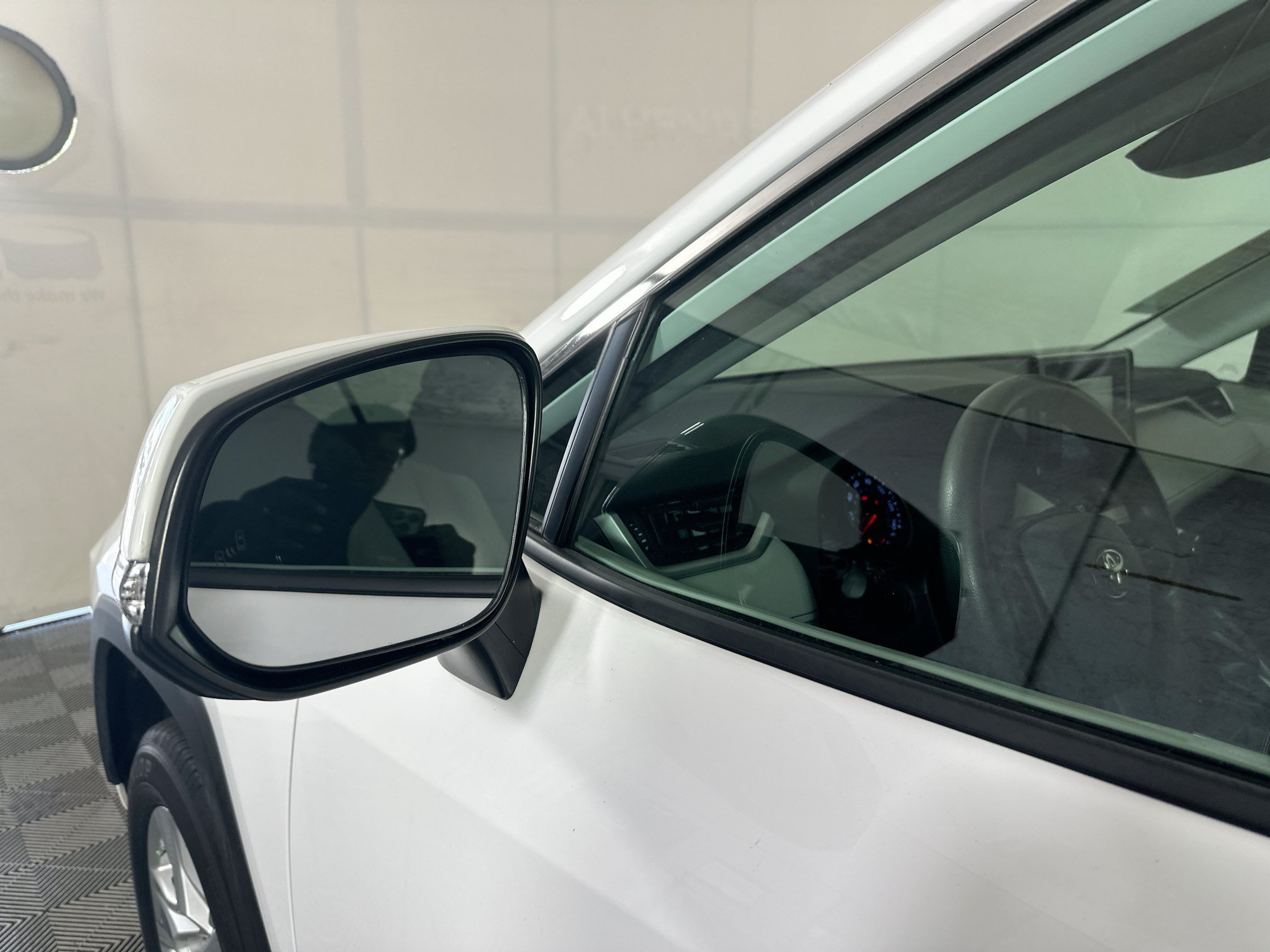 Used 2021 Toyota RAV4 XLE w/ Convenience Package FWD image 10