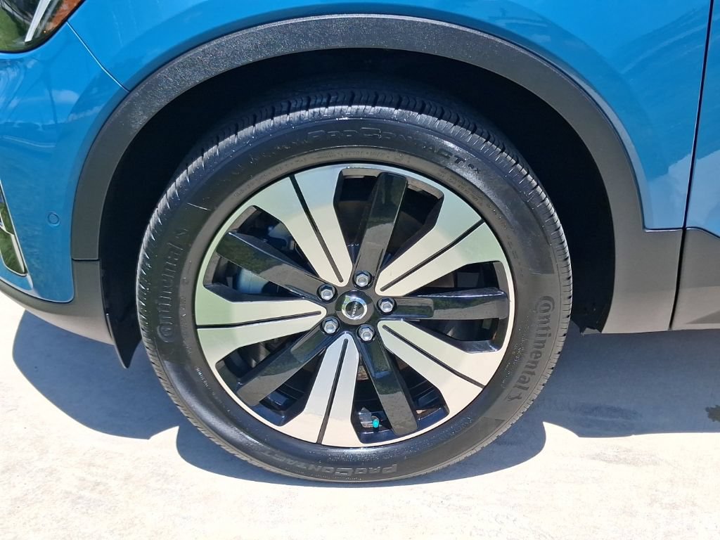 Certified 2023 Volvo XC40 Recharge Plus AWD/4WD image 3