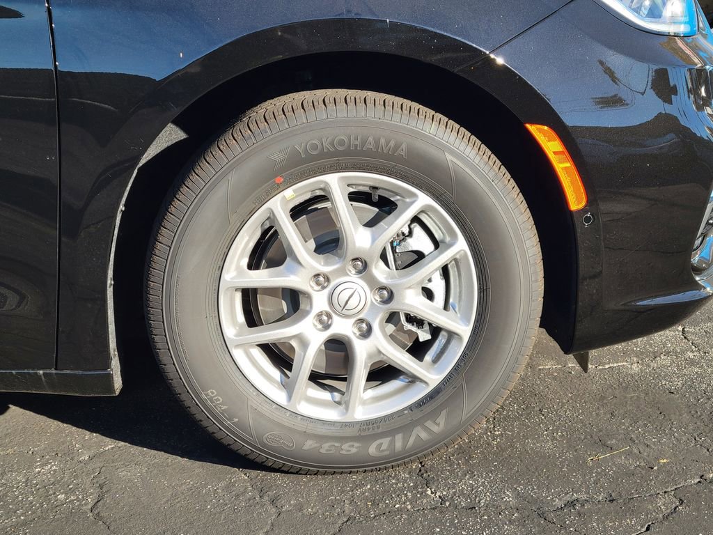 New 2026 Chrysler Pacifica Select FWD image 23