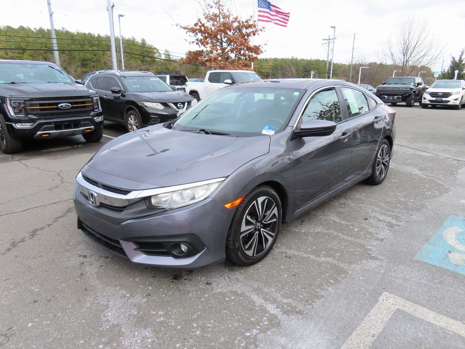 Used 2017 Honda Civic EX-T image 3