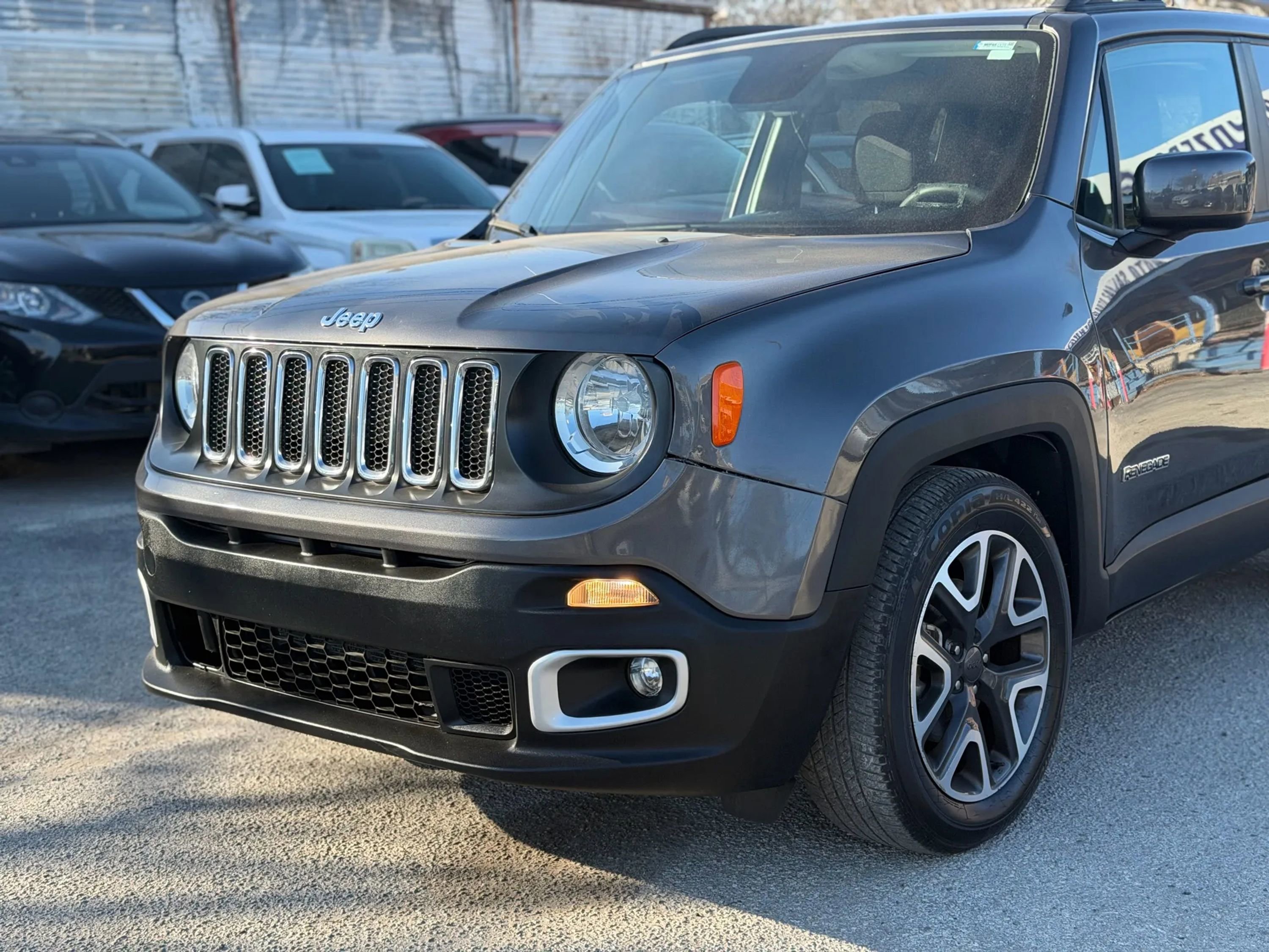 Used 2018 Jeep Renegade Altitude FWD image 6