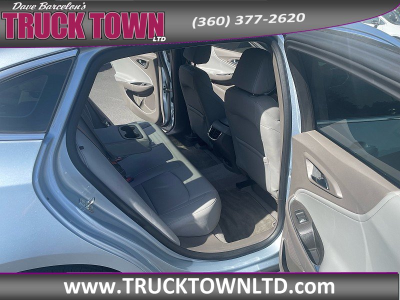 Used 2017 Chevrolet Malibu LT w/ Leather Package FWD image 13